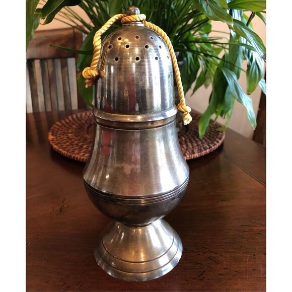 VINTAGE SILVER-PLATED SUGAR SHAKER - 🎉HPX2🎉 8.5” Muffineer. Used for Body Powder - Picture 1 of 10